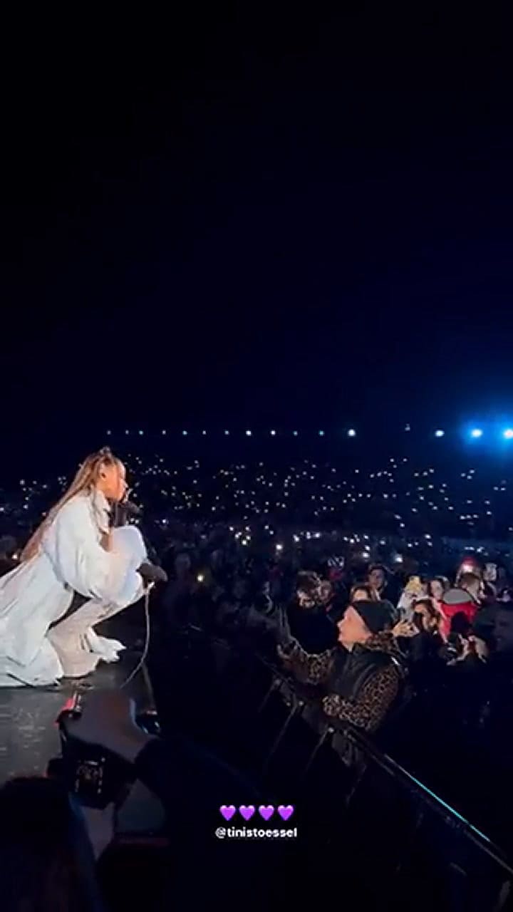 Tini Stoessel junto a su abuela