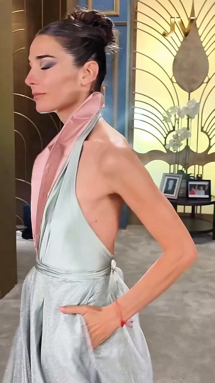 El look de Juana Viale para este domingo 7/12