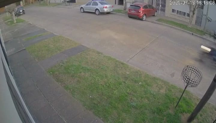 El momento del ataque de motochorros en Morón