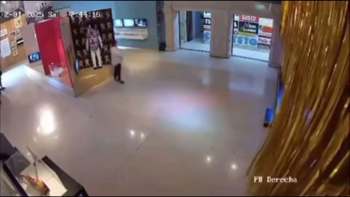 Robo en vivo a la Mona Jiménez