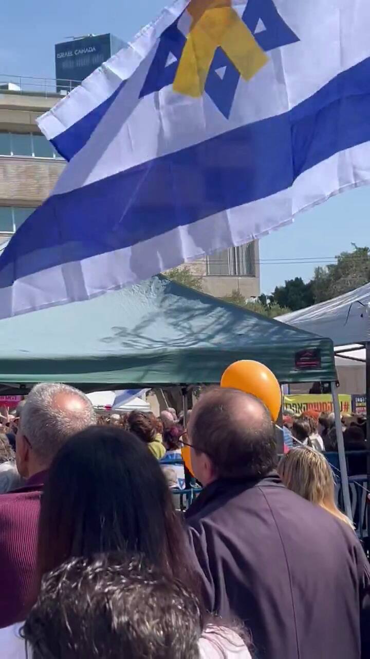 Despiden en Israel los restos de los argentinos Shiri, XXX y XXX Bibas