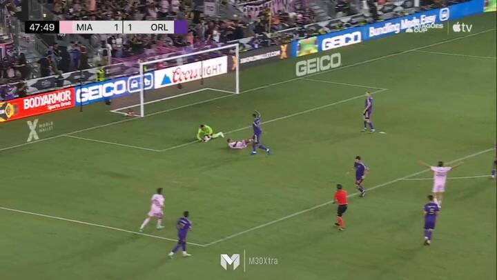 Muy enojado, el DT de Orlando City apuntó contra Messi y los árbitros