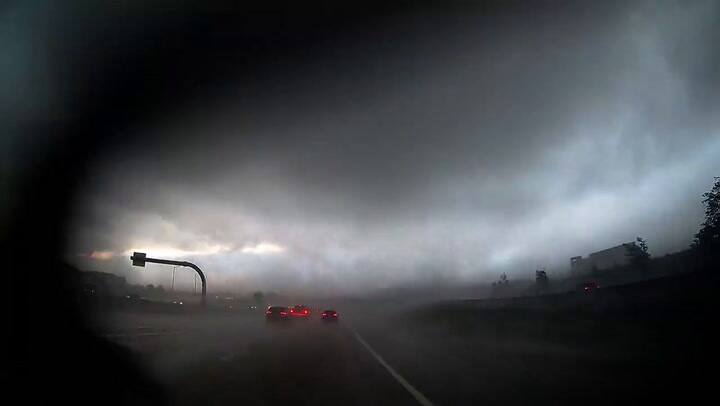 Un conductor captó la formación del tornado en Colorado desde la autopista