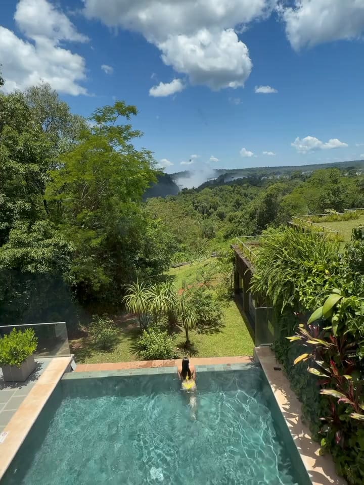 Nico Occhiato y Flor Jazmín Peña: las fotos más románticas de su viaje a las Cataratas del Iguazú
