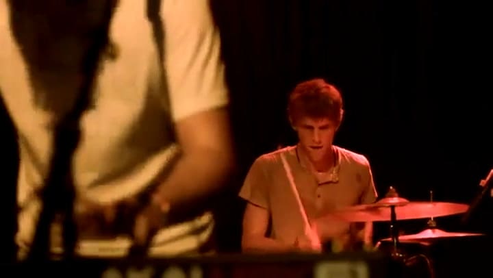 Foster The People - Pumped Up Kicks - Fuente: YouTube