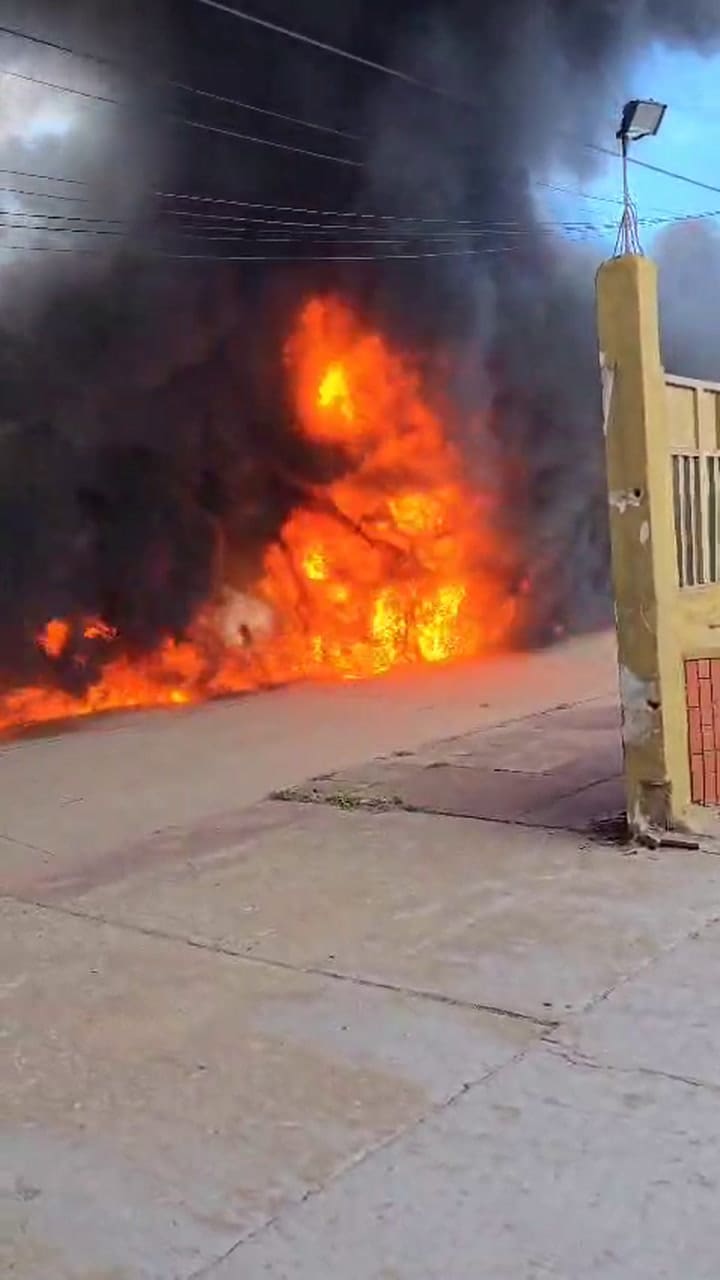 Tres tanques de combustible desataron caos en pleno centro de Totora