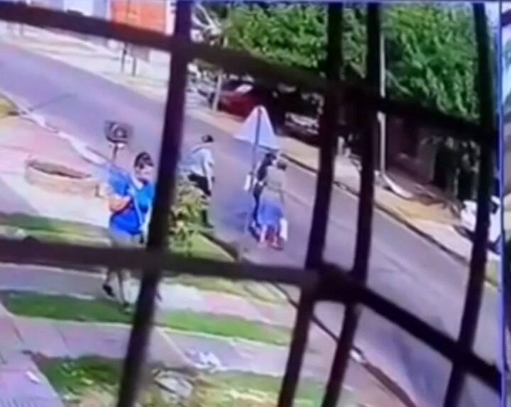 El momento del brutal choque a tres mujeres en Francisco Solano