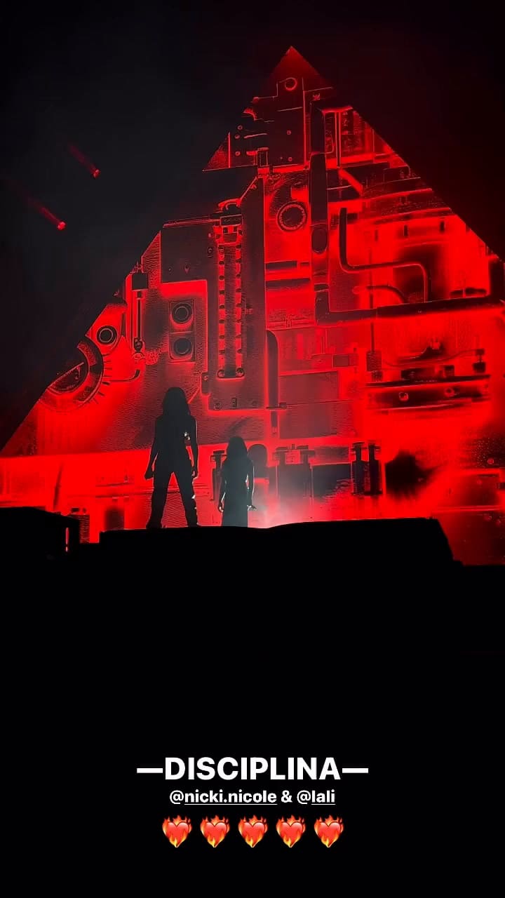 Lali Espósito estuvo como invitada especial del show de Nicki Nicole en el Movistar Arena