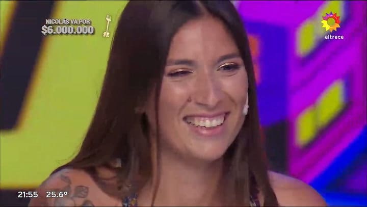 Una participante de Los 8 escalones sorprendio a todos al revelar quien la acompano