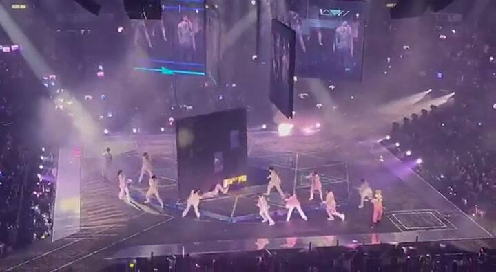 Conmoción en Hong Kong: se desplomó una pantalla gigante y aplastó a dos bailarines