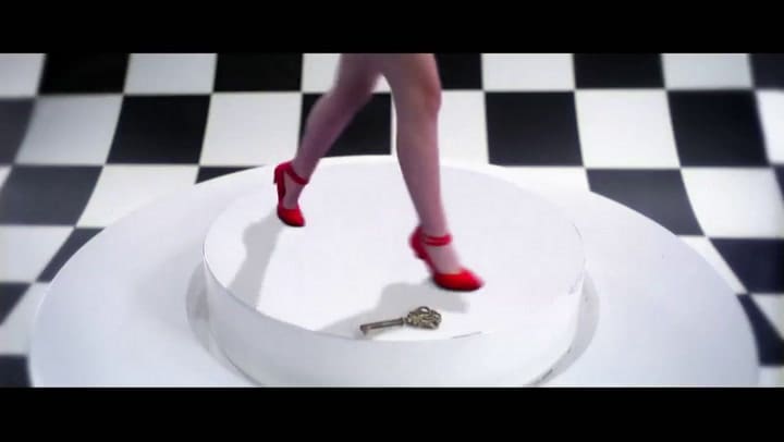 Javiera Mena - 'Espada' - Fuente: YouTube