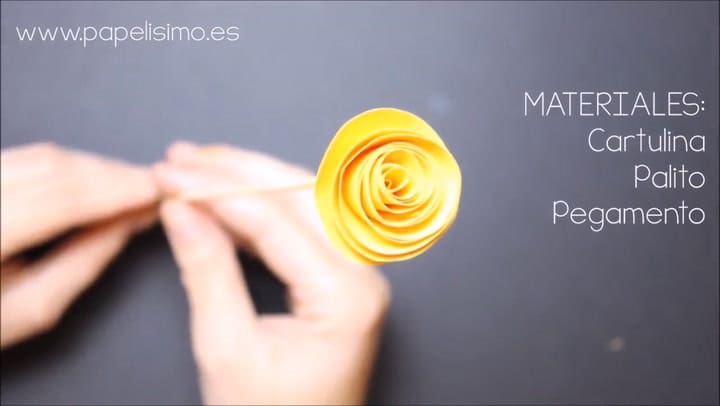Ramo de rosas de papel - Fuente: YouTube