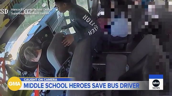 Una chofer de autobús se desmayó en plena autopista y un grupo de estudiantes tuvo que tomar el volante