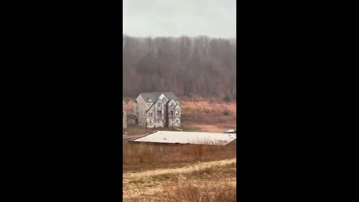 Un recorrido por el pueblo fantasma de miles de millones de dólares