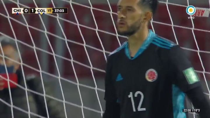 Gol de Arturo Vidal: Chile 1 - 1 Colombia - Fuente: TV Pública