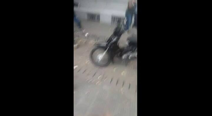 “A la Uocra no volvés más”. La tremenda agresión a huevazos al “Pata” Medina y a su hija