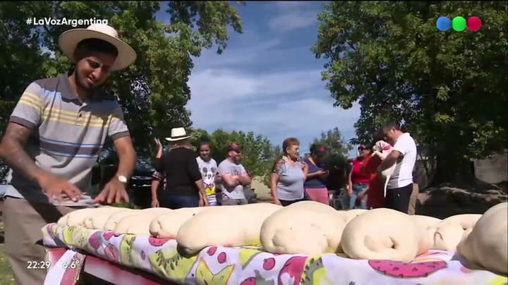 Contó en La Voz Argentina que tiene 30 tíos y 90 primos y estallaron los memes en Twitter