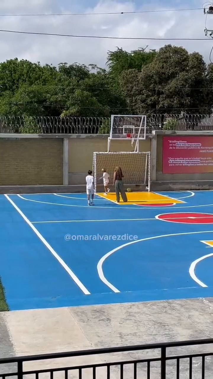 Milan, hijo de Shakira y Piqué, presume sus habilidades con la pelota