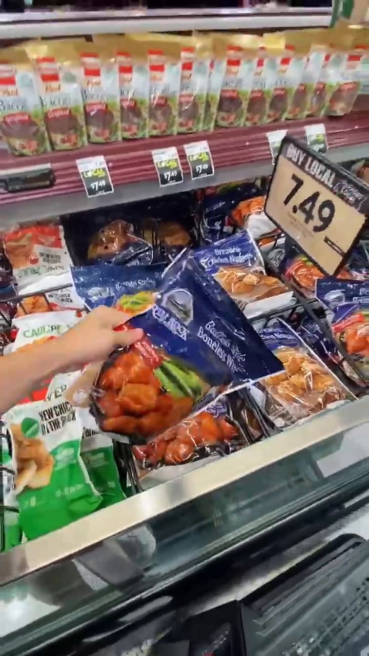 Tiktoker hace compras en un mercado de Estados Unidos y le llueven las críticas