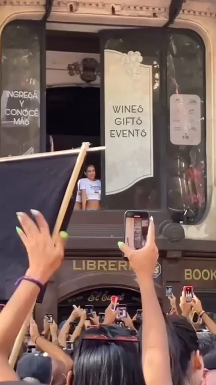 Lali Espósito y María Becera en la Marcha del Orgullo Antifascista y Antirracista