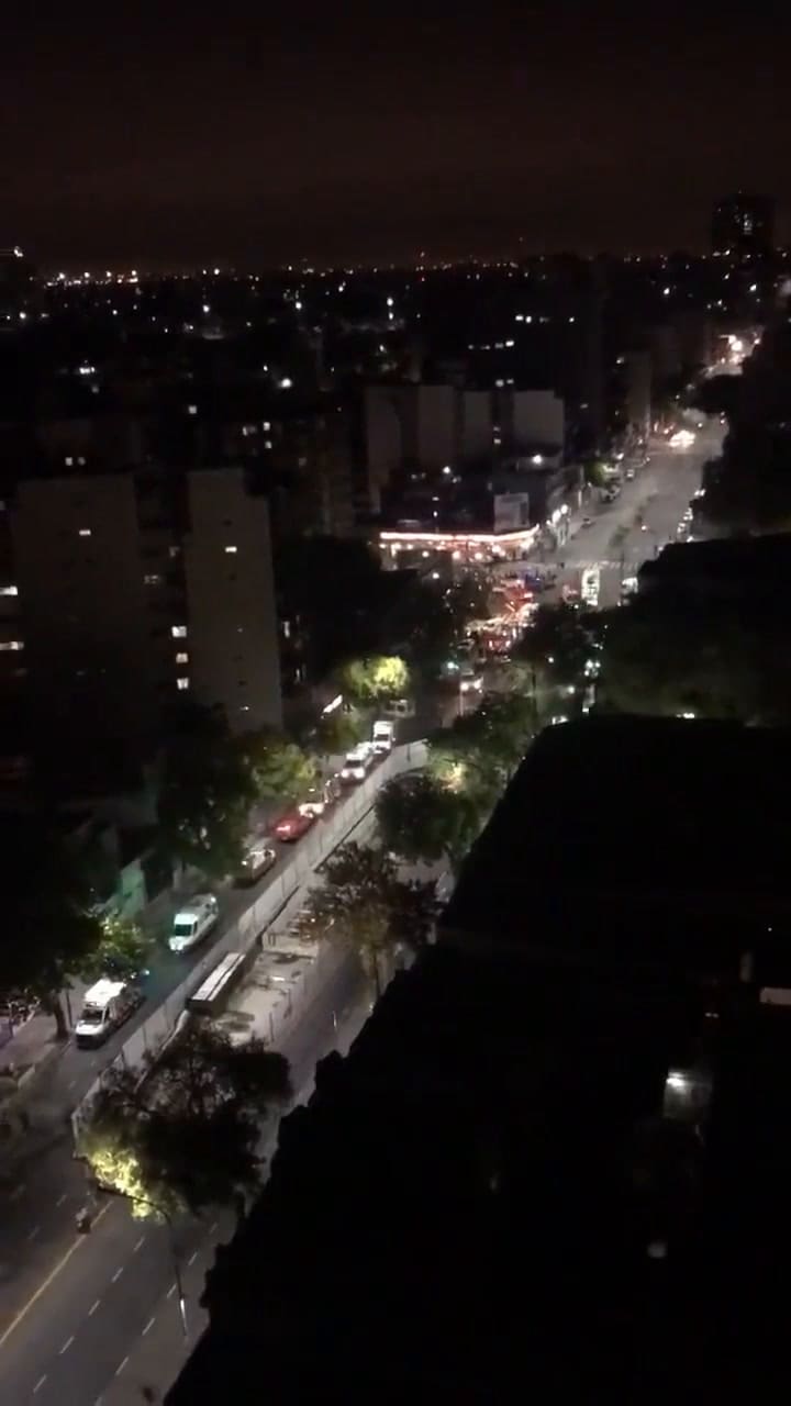 Derrumbe en Floresta: el despliegue policial y de las ambulancias sobre Rivadavia