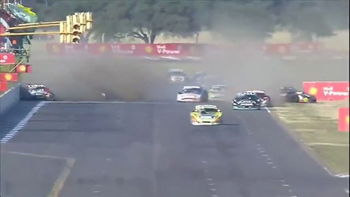 José Manuel Urcera sufrió un durísimo accidente en la prueba de La Pampa en el Turismo Carretera