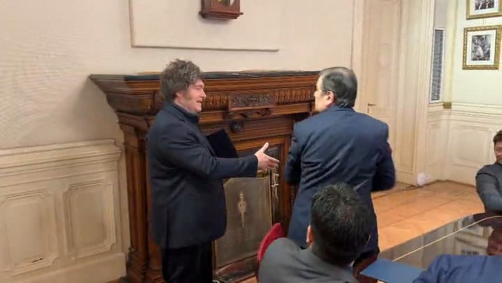 Saludo entre Macri y Milei