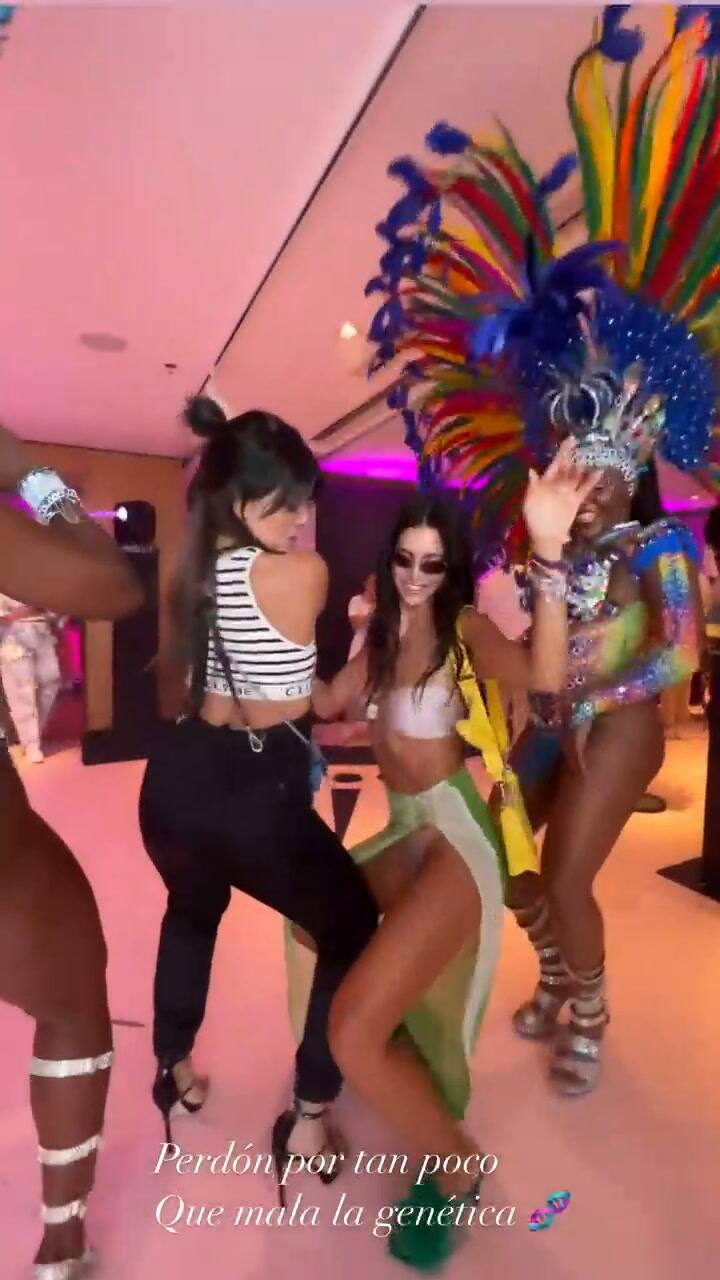 Wanda Nara y Zaira bailaron en el carnaval de Brasil y protagonizaron un divertido blooper