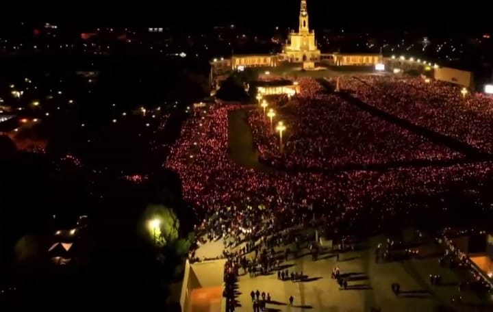 El Santuario de Fátima se llenó de gente en la víspera de su festividad