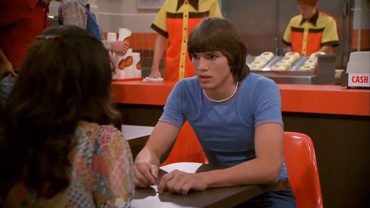 El primer beso de Ashton Kutcher y Mila Kunis fue en pantalla