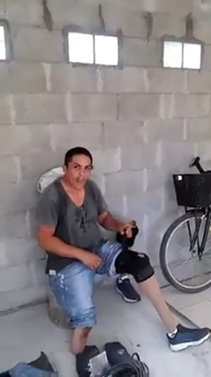 El albañil que no se detiene pese a su discapacidad - Fuente: Facebook