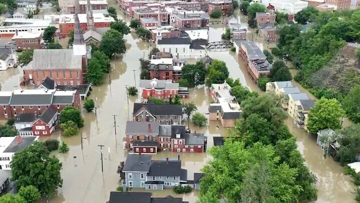 Las calles de la ciudad de Montpelier quedaron bajo el agua