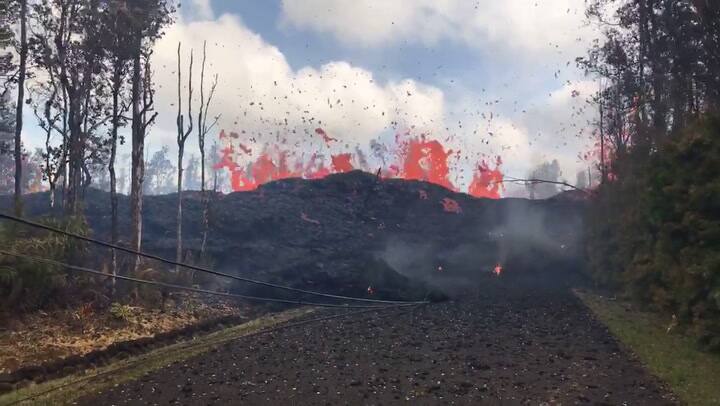 La lava no perdona nada que se interponga en su camino - Fuente: Facebook Shane Turpin