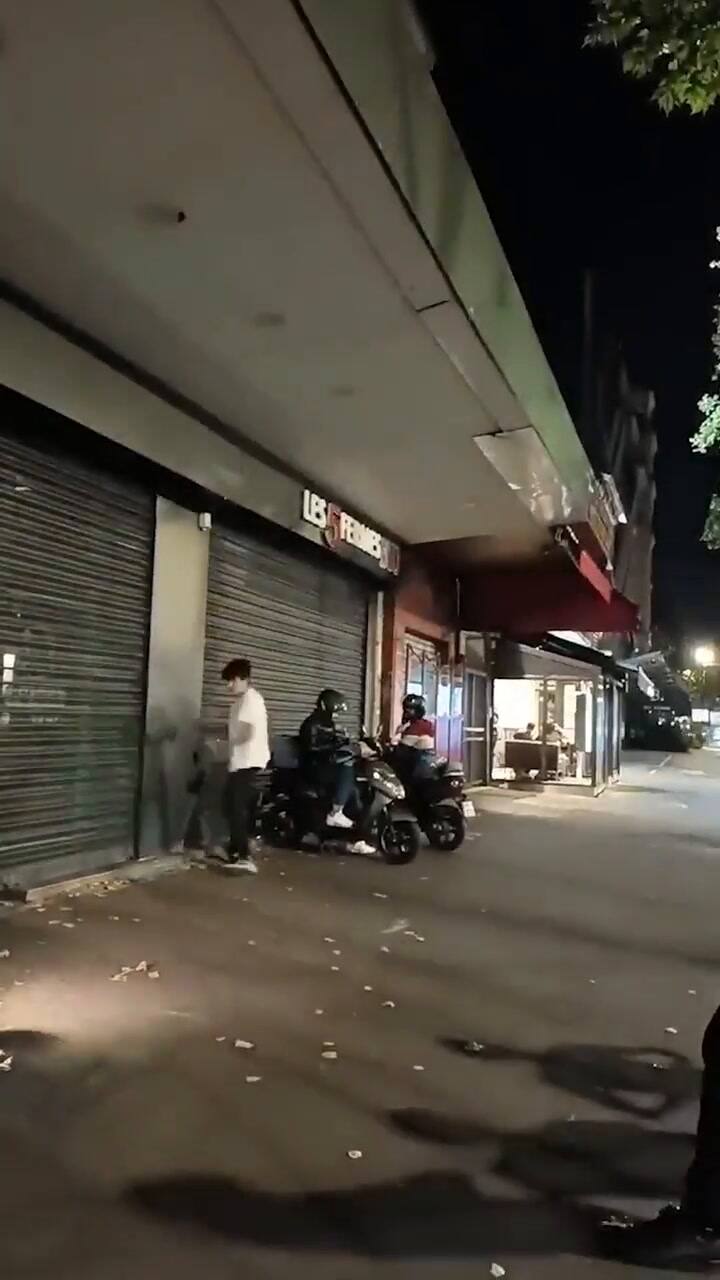 París: activistas apagan las luces de las tiendas que las dejan encendidas durante la noche