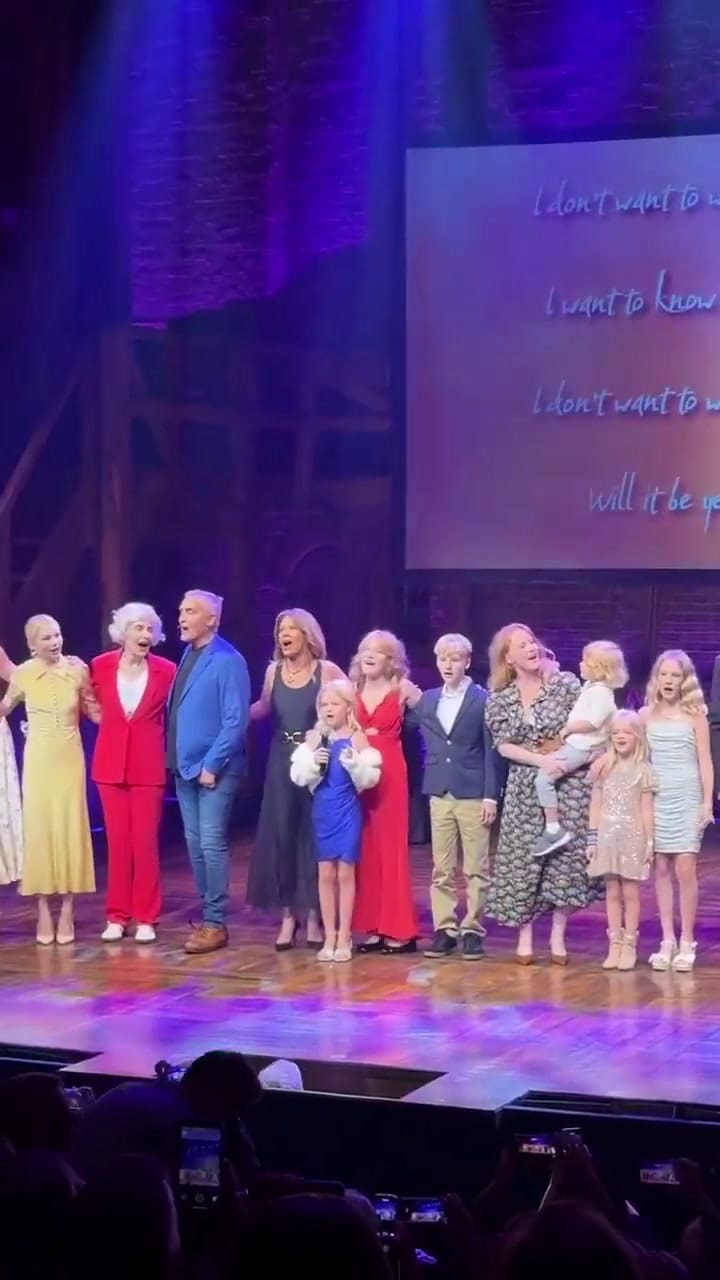 La familia de James Van Der Beek en la reunión de Dawson’s Creek