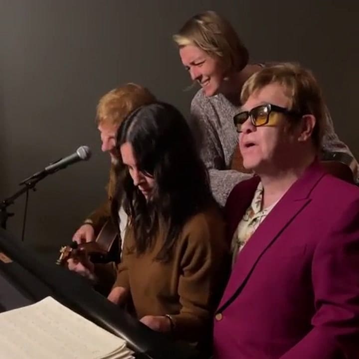 Cox junto a Elton John, Ed Sheeran y Brandi Carlile