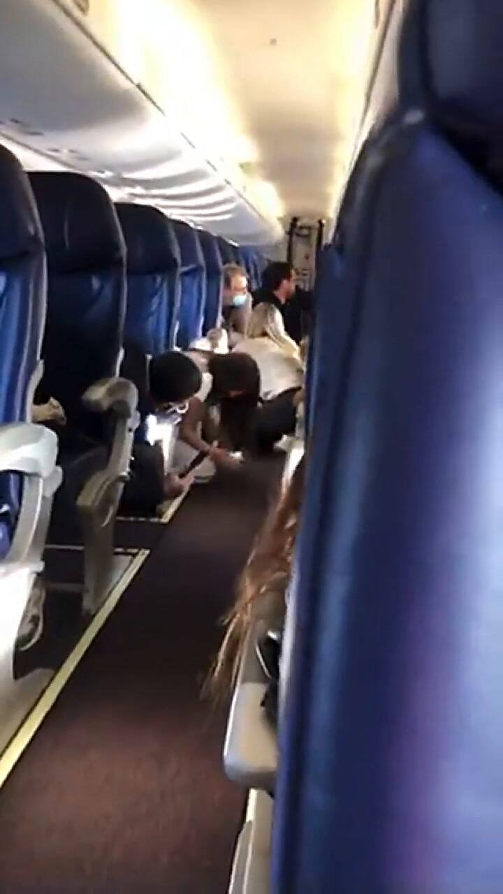 Así fue el momento en que un avión de Aroméxico recibió impactos de bala