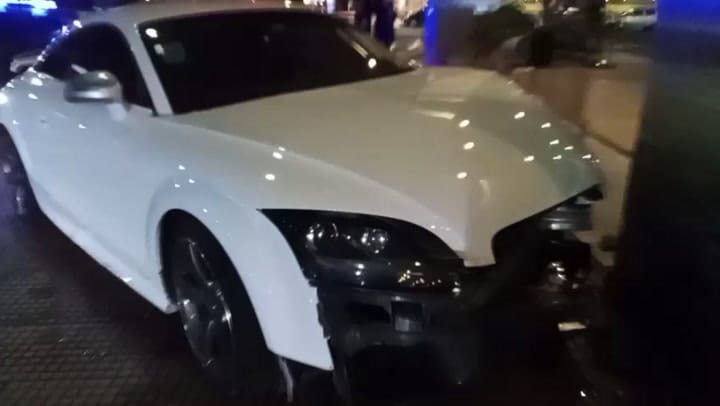 Así quedó el Audi TT tras el choque contra el Hilton