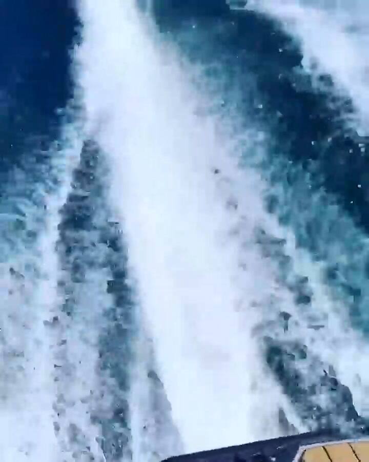 Icardi y Wanda Nara paseando en moto acuática - Fuente: Instagram