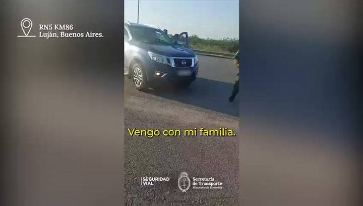 Alcoholizado, sin licencia y sin papeles se resistió a un control