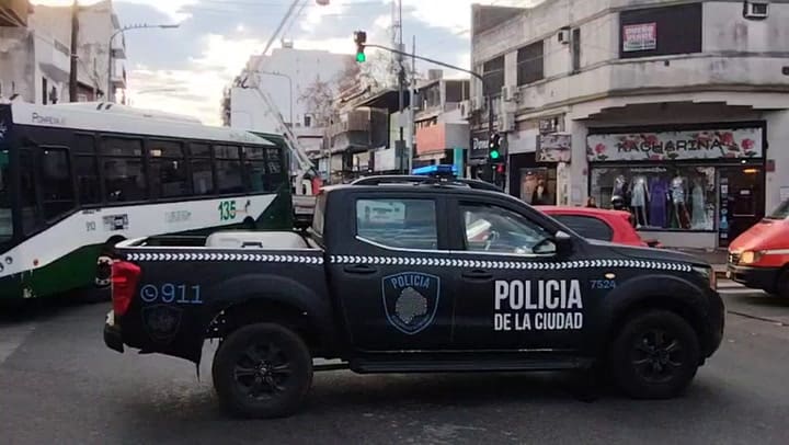 Robo, persecución y choque en Villa Devoto