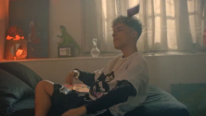 El nuevo video de Trueno con Nicky Nicole - Fuente: YouTube