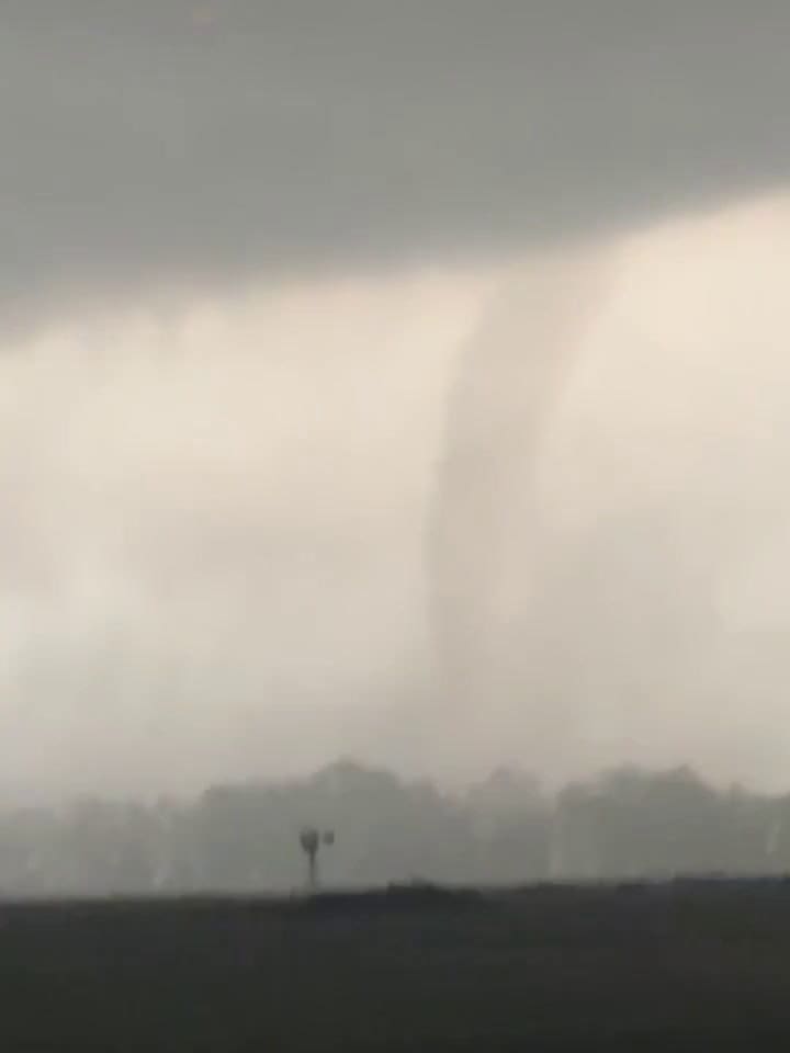 Los videos más impactantes del temporal que azotará al AMBA desde la medianoche: inundaciones, granizo y un tornado