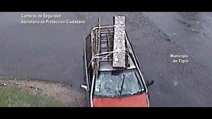 Fuerte choque en Tigre entre un auto y una moto