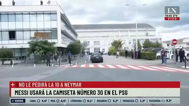 Messi en el PSG: el saludo con una remera de París. El recibimiento de Neymar.