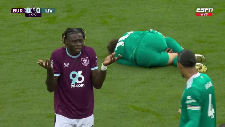 El duro planchazo a Alexis Mac Allister en Burnley-Liverpool