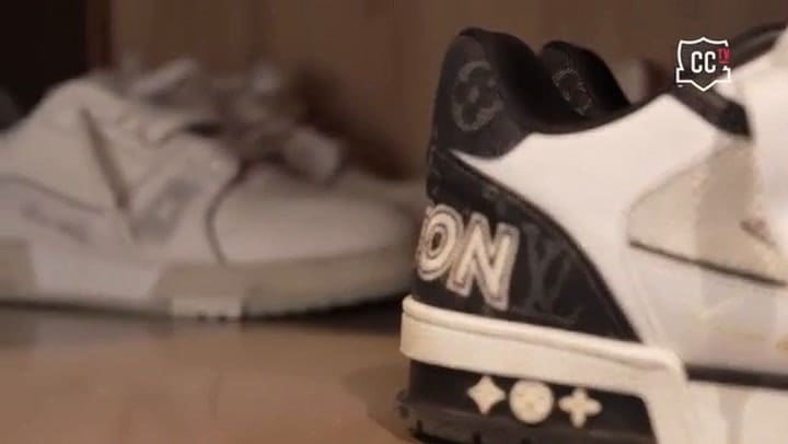 Carlos Palacios mostró su habitación y la colección de remeras