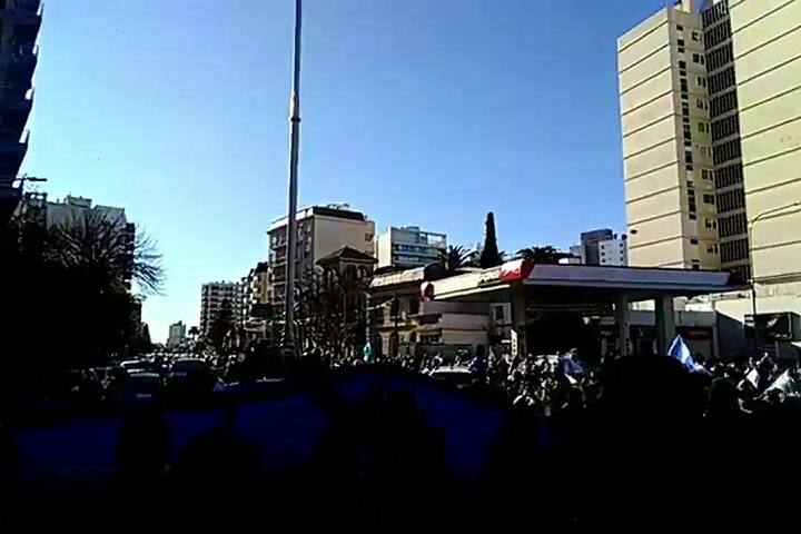 Banderazo en Bahía Blanca - Fuente: Twitter @betovaldez