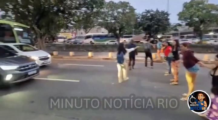 Relatives of the victims protest in front of the IML