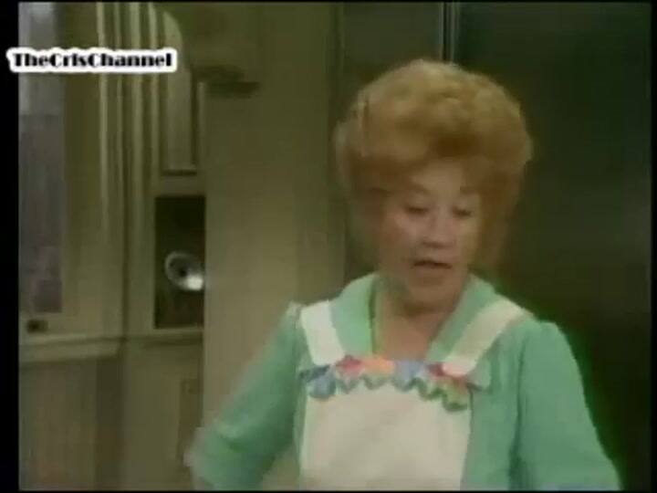Charlotte Rae, en Blanco y Negro - Fuente: YouTube
